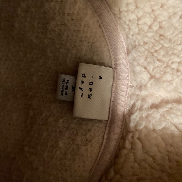 Pink fuzzy pullover sweatshirt - Picture 3 of 3